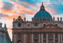 Prvi povsem električni papamobil