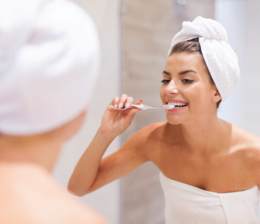 Kako narediti domačo zobno pasto brez fluorida