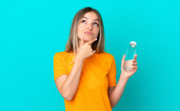 Plastika pod drobnogledom: Kaj v resnici pomenijo oznake na embalaži