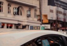 Robotaksiji že vozijo pri naših sosedih