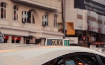 Robotaksiji že vozijo pri naših sosedih