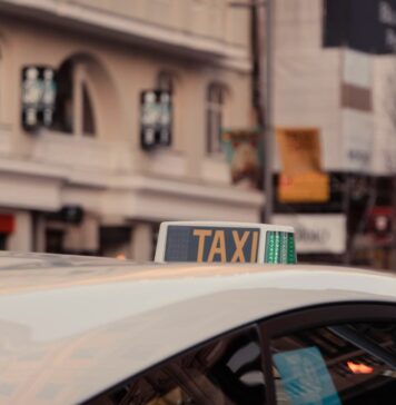 Robotaksiji že vozijo pri naših sosedih